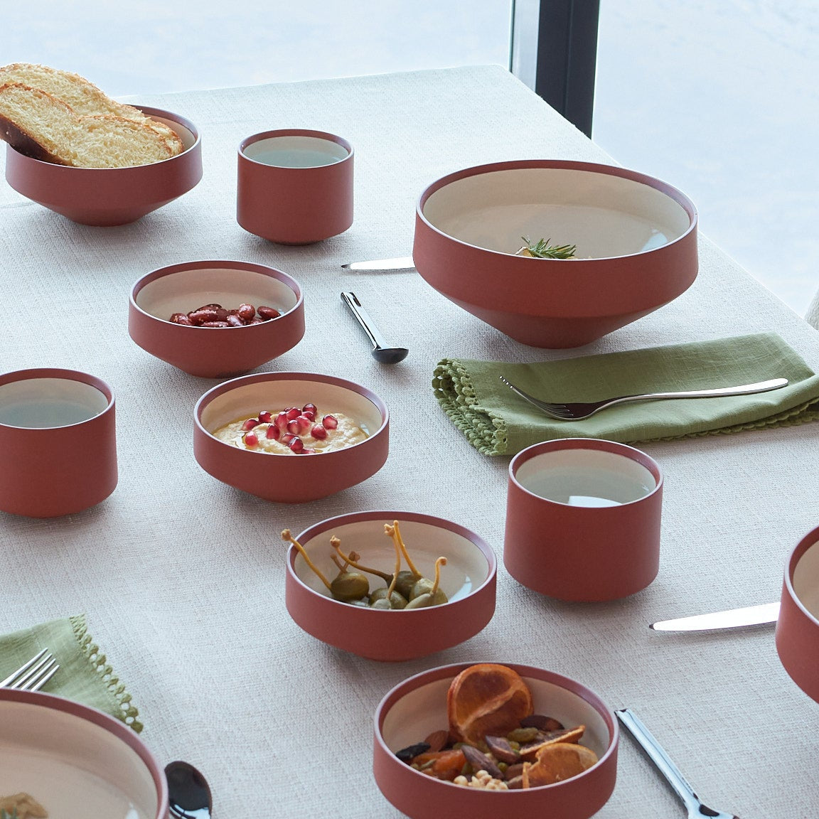 Léa et Nicolas tableware Set in Nordic setting