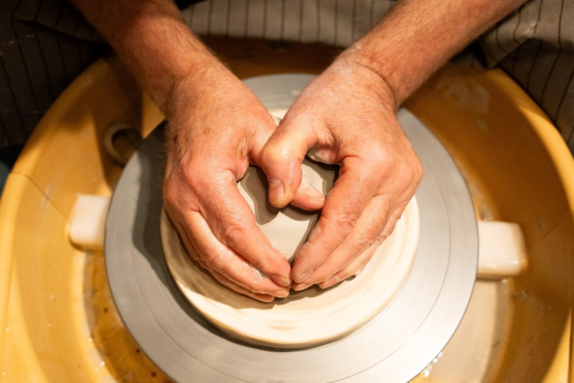 How is handmade ceramic made?