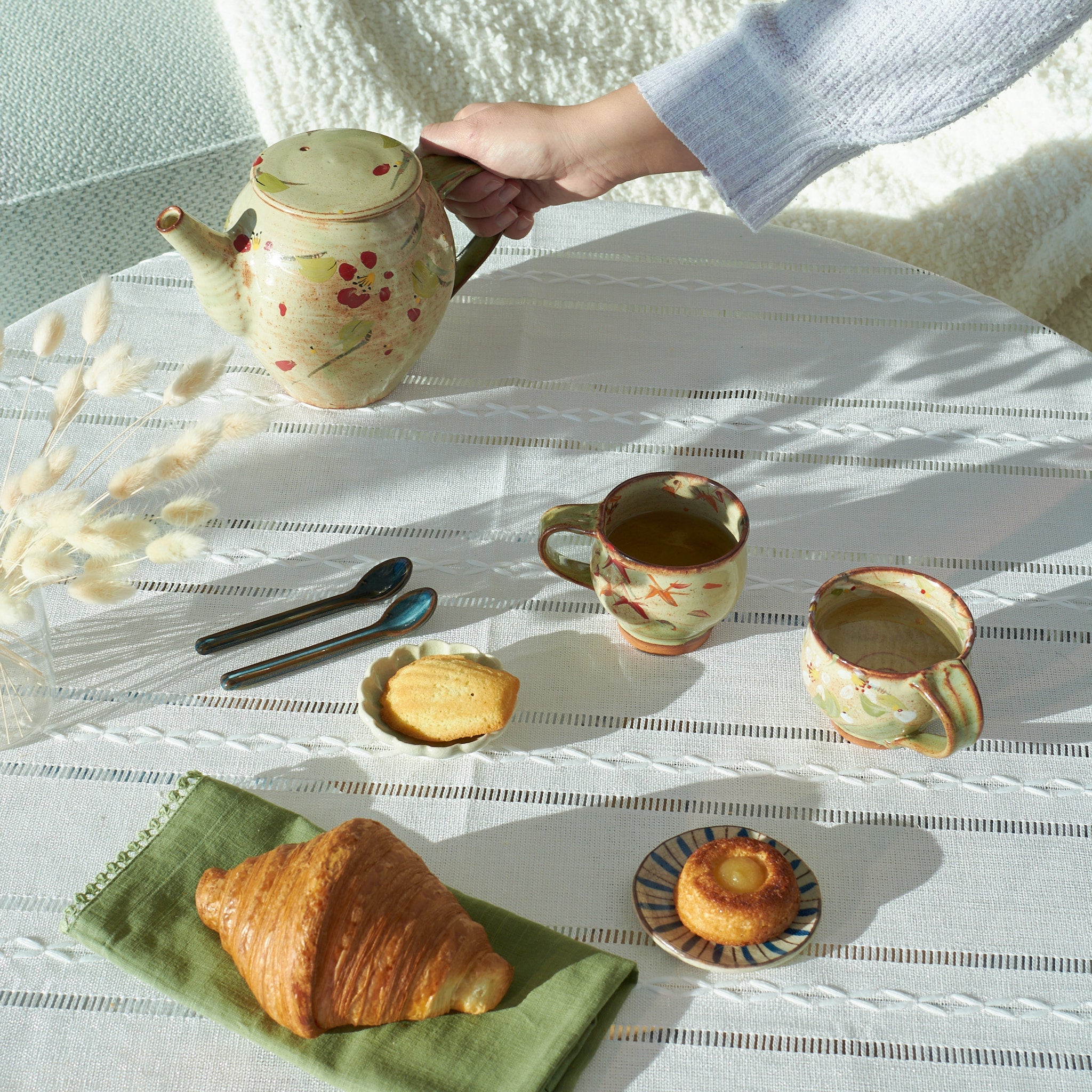 Teacup setting with shadows